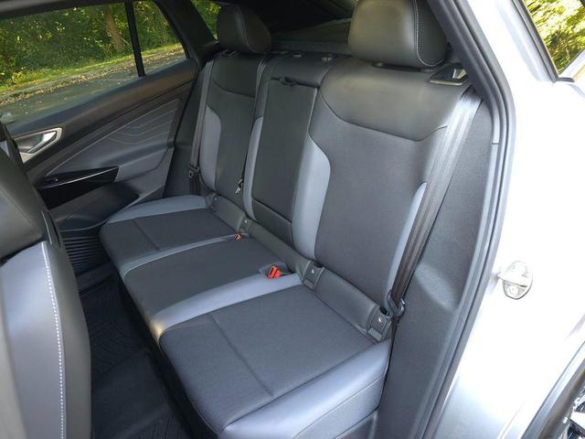 Photo of 2023 Silver Mist Metallic Volkswagen ID.4