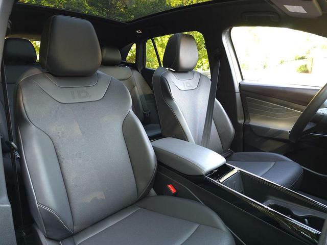 Photo of 2023 Silver Mist Metallic Volkswagen ID.4