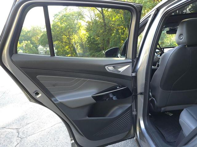 Photo of 2023 Silver Mist Metallic Volkswagen ID.4