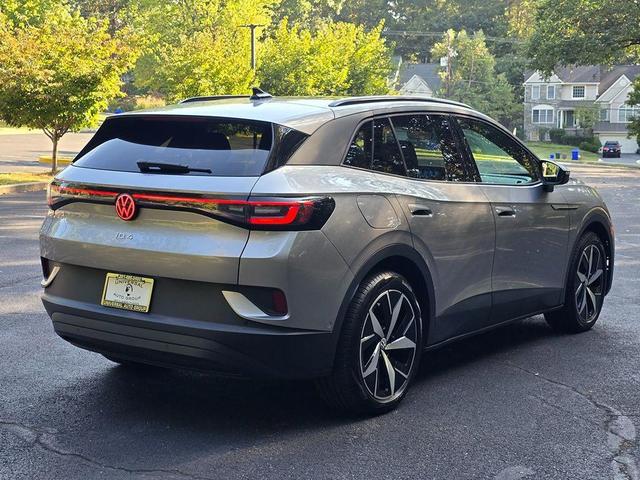Photo of 2023 Silver Mist Metallic Volkswagen ID.4