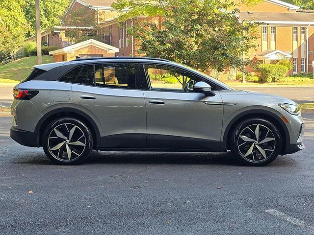 Photo of 2023 Silver Mist Metallic Volkswagen ID.4