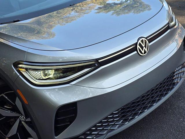 Photo of 2023 Silver Mist Metallic Volkswagen ID.4