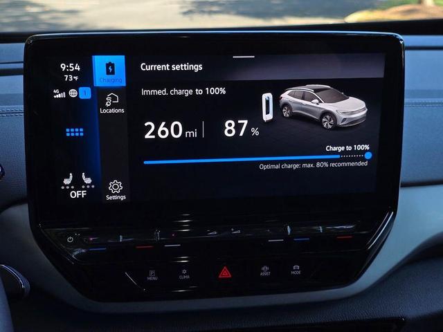 Photo of 2023 Silver Mist Metallic Volkswagen ID.4
