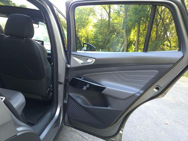 Photo of 2023 Silver Mist Metallic Volkswagen ID.4