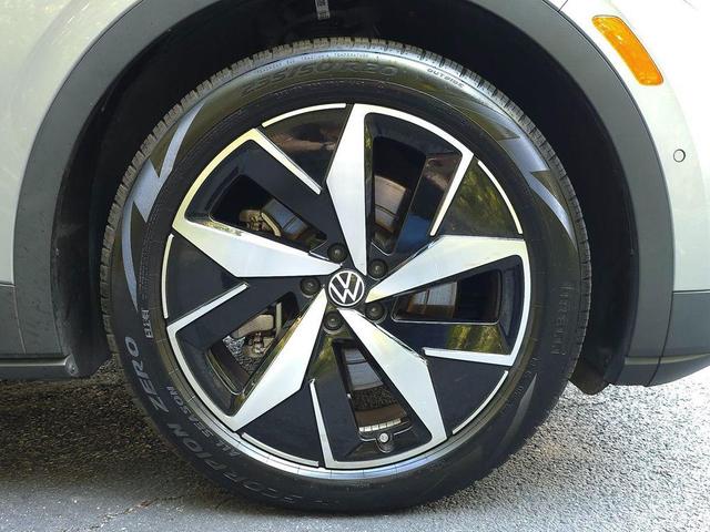 Photo of 2023 Silver Mist Metallic Volkswagen ID.4