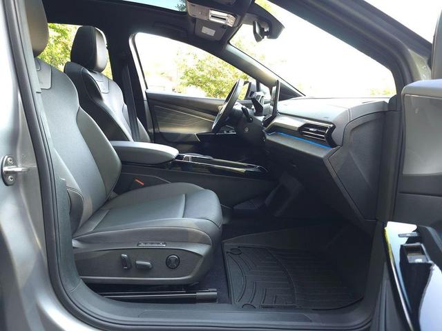 Photo of 2023 Silver Mist Metallic Volkswagen ID.4