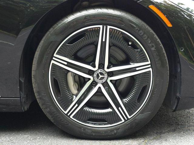 Photo of 2022 Obsidian Black Metallic Mercedes-Benz EQS 580