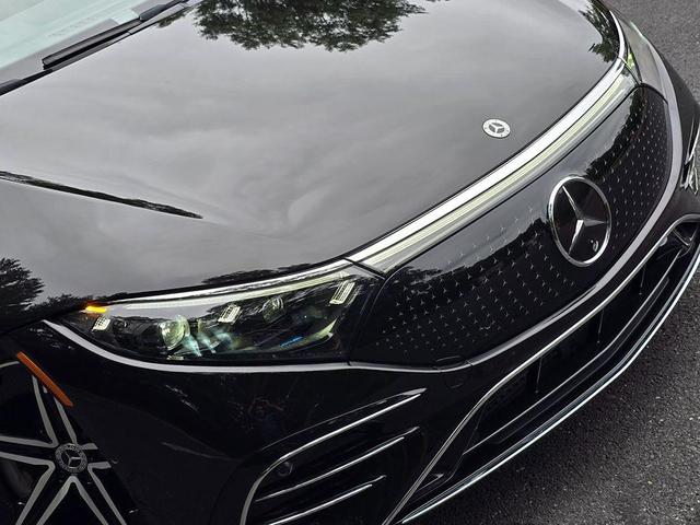 Photo of 2022 Obsidian Black Metallic Mercedes-Benz EQS 580