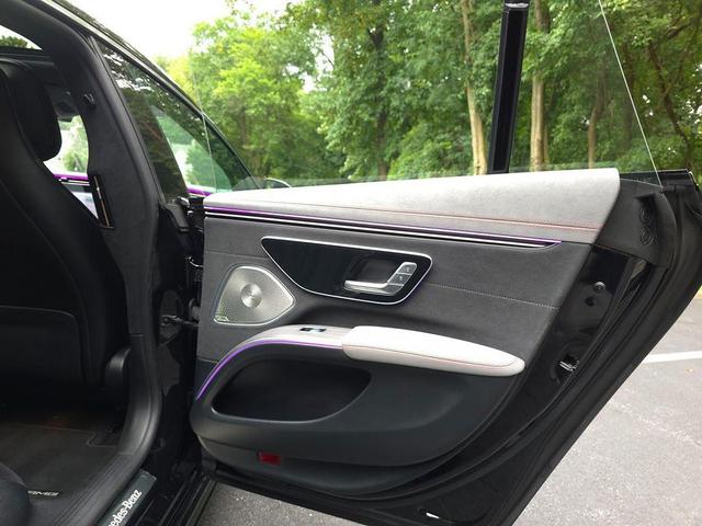 Photo of 2022 Obsidian Black Metallic Mercedes-Benz EQS 580