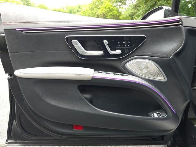 Photo of 2022 Obsidian Black Metallic Mercedes-Benz EQS 580