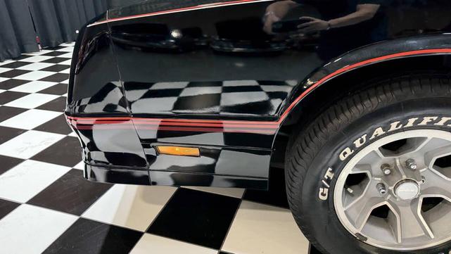 Photo of 1987 Black Chevrolet Monte Carlo