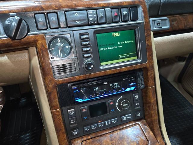 Photo of 2002 Bonatti Gray Land Rover Range Rover