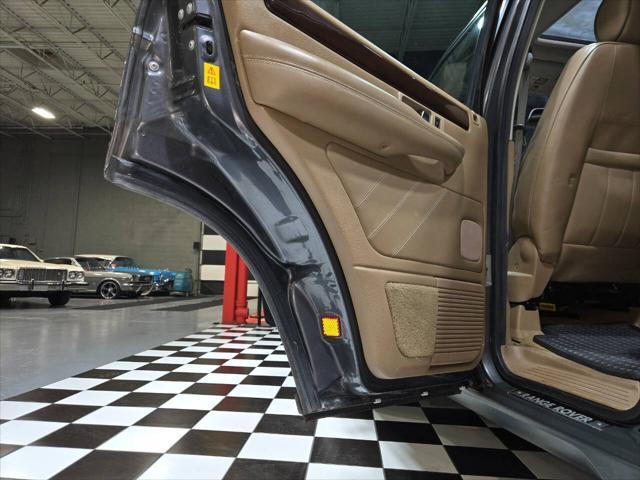 Photo of 2002 Bonatti Gray Land Rover Range Rover