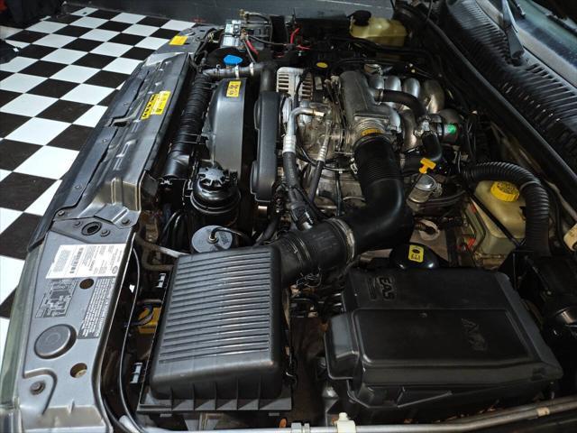 Photo of 2002 Bonatti Gray Land Rover Range Rover
