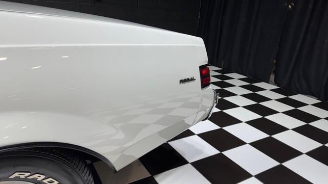 Photo of 1987 White Buick Regal