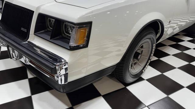 Photo of 1987 White Buick Regal