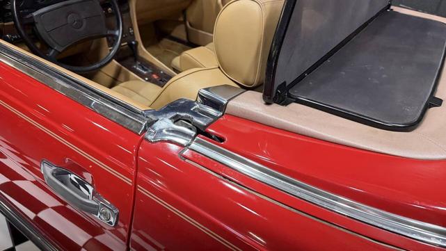 Photo of 1987 Red Mercedes-Benz S-Class
