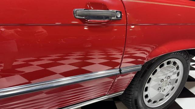 Photo of 1987 Red Mercedes-Benz S-Class