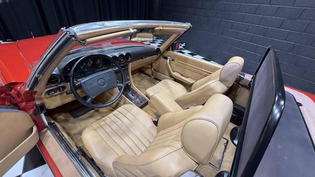 Photo of 1987 Red Mercedes-Benz S-Class