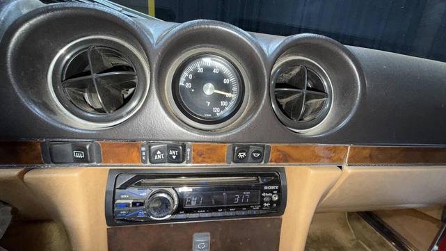 Photo of 1987 Red Mercedes-Benz S-Class