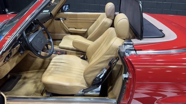 Photo of 1987 Red Mercedes-Benz S-Class