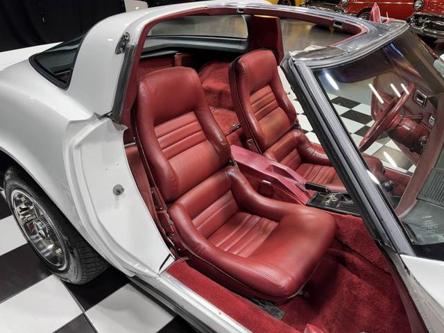 Photo of 1981 White Chevrolet Corvette