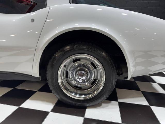 Photo of 1981 White Chevrolet Corvette