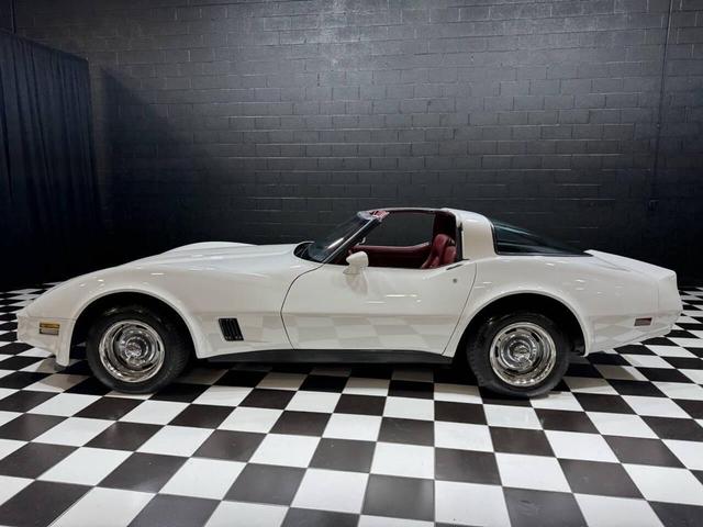 Photo of 1981 White Chevrolet Corvette