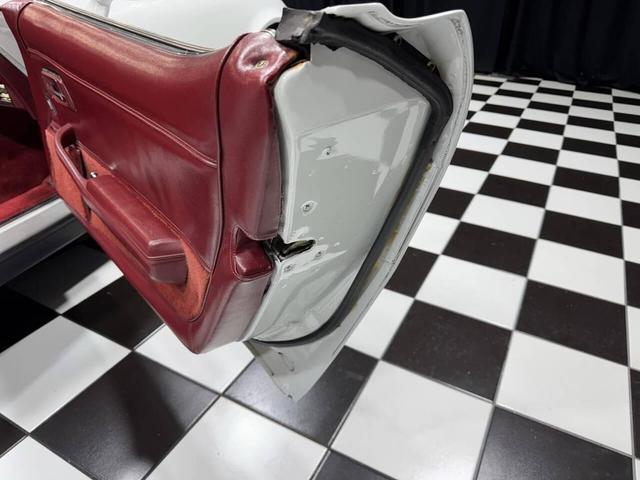 Photo of 1981 White Chevrolet Corvette