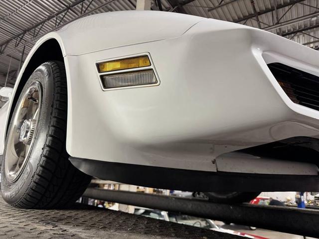 Photo of 1981 White Chevrolet Corvette