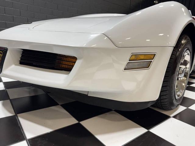 Photo of 1981 White Chevrolet Corvette