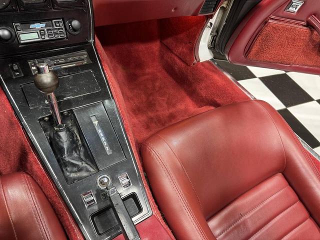 Photo of 1981 White Chevrolet Corvette