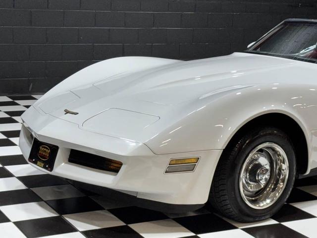 Photo of 1981 White Chevrolet Corvette