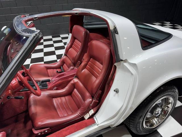 Photo of 1981 White Chevrolet Corvette
