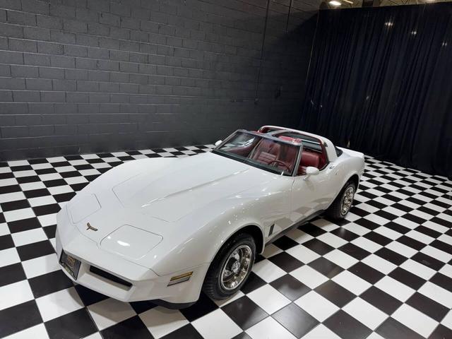 Photo of 1981 White Chevrolet Corvette