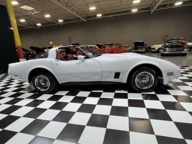Photo of 1981 White Chevrolet Corvette