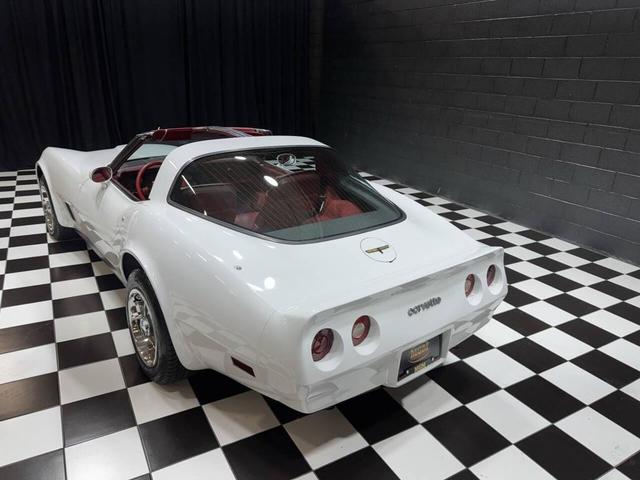 Photo of 1981 White Chevrolet Corvette
