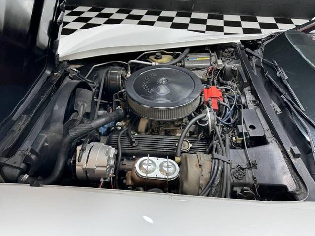 Photo of 1981 White Chevrolet Corvette