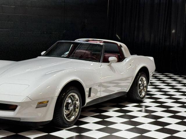 Photo of 1981 White Chevrolet Corvette