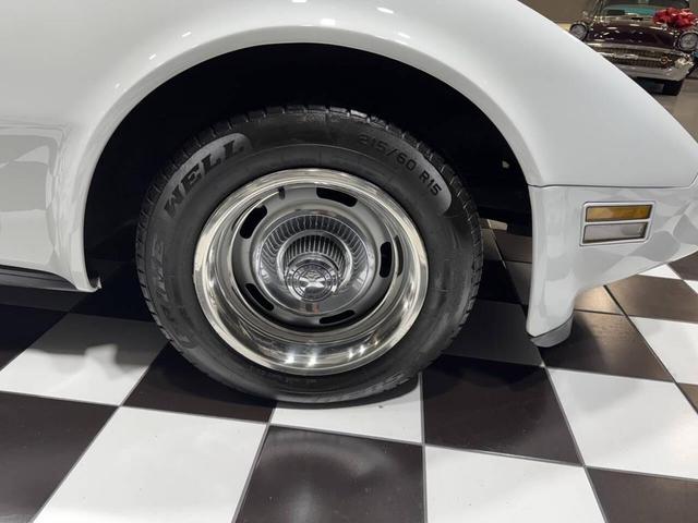 Photo of 1981 White Chevrolet Corvette