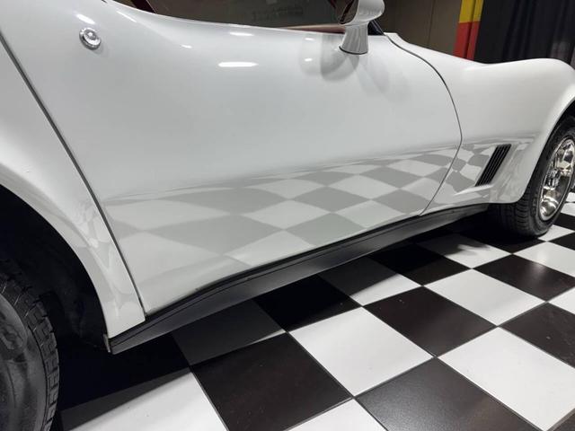 Photo of 1981 White Chevrolet Corvette