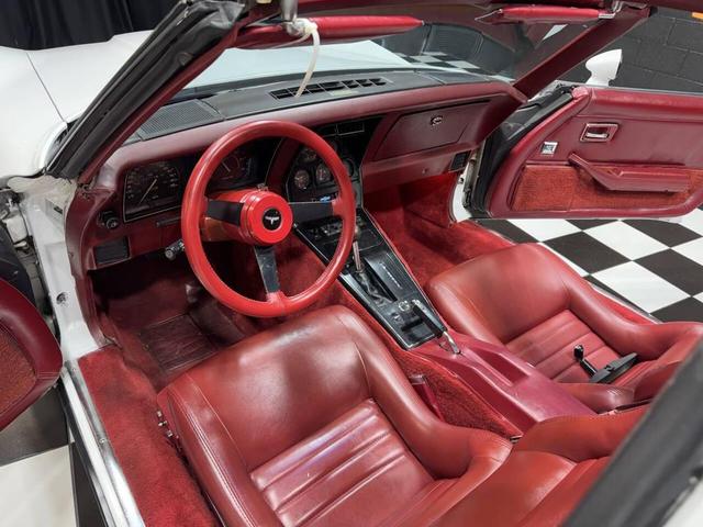Photo of 1981 White Chevrolet Corvette