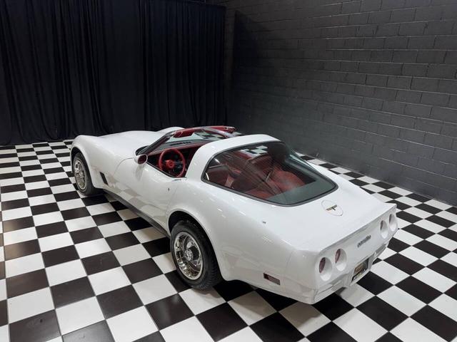 Photo of 1981 White Chevrolet Corvette