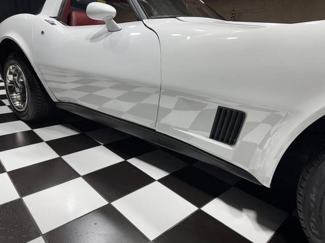Photo of 1981 White Chevrolet Corvette