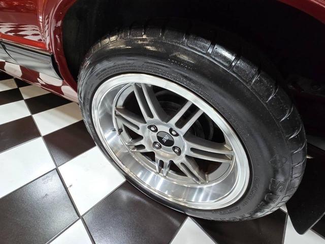 Photo of 1990 Red Ford Mustang