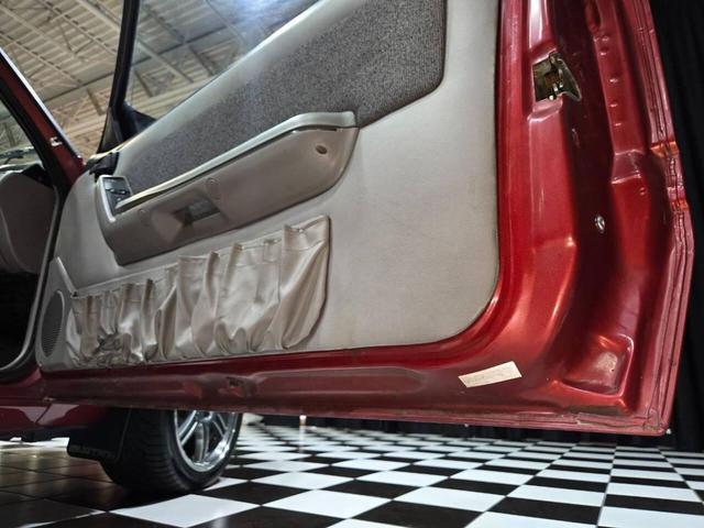Photo of 1990 Red Ford Mustang