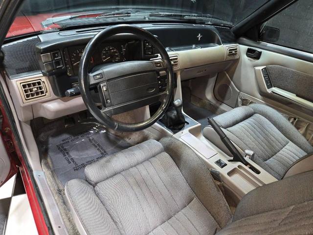 Photo of 1990 Red Ford Mustang