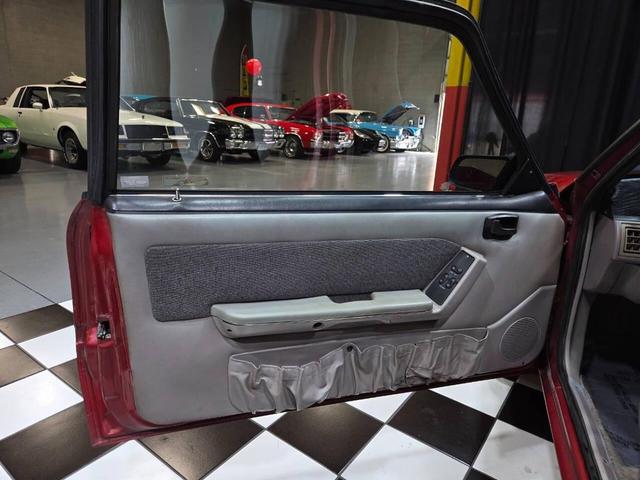 Photo of 1990 Red Ford Mustang