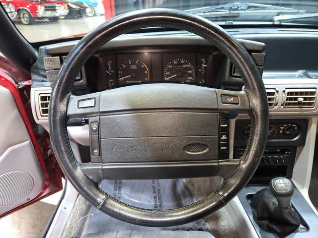 Photo of 1990 Red Ford Mustang