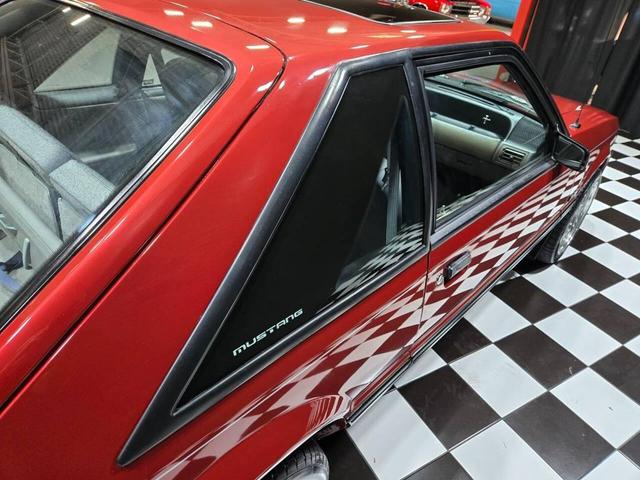 Photo of 1990 Red Ford Mustang